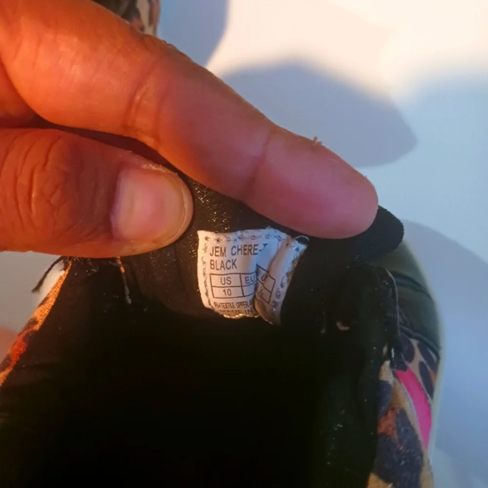 MICHAEL KORS KIDS SHOES SIZE 10 - Picture 5 of 7